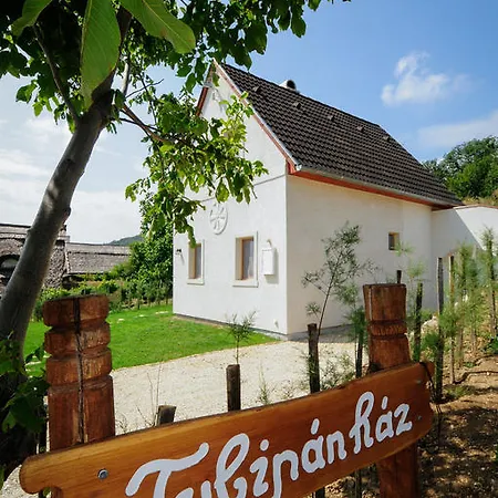 Tulipan Haz Дом отдыха Балатонудвари